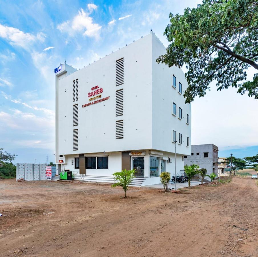 Hotel Saheb Колхапур Екстериор снимка