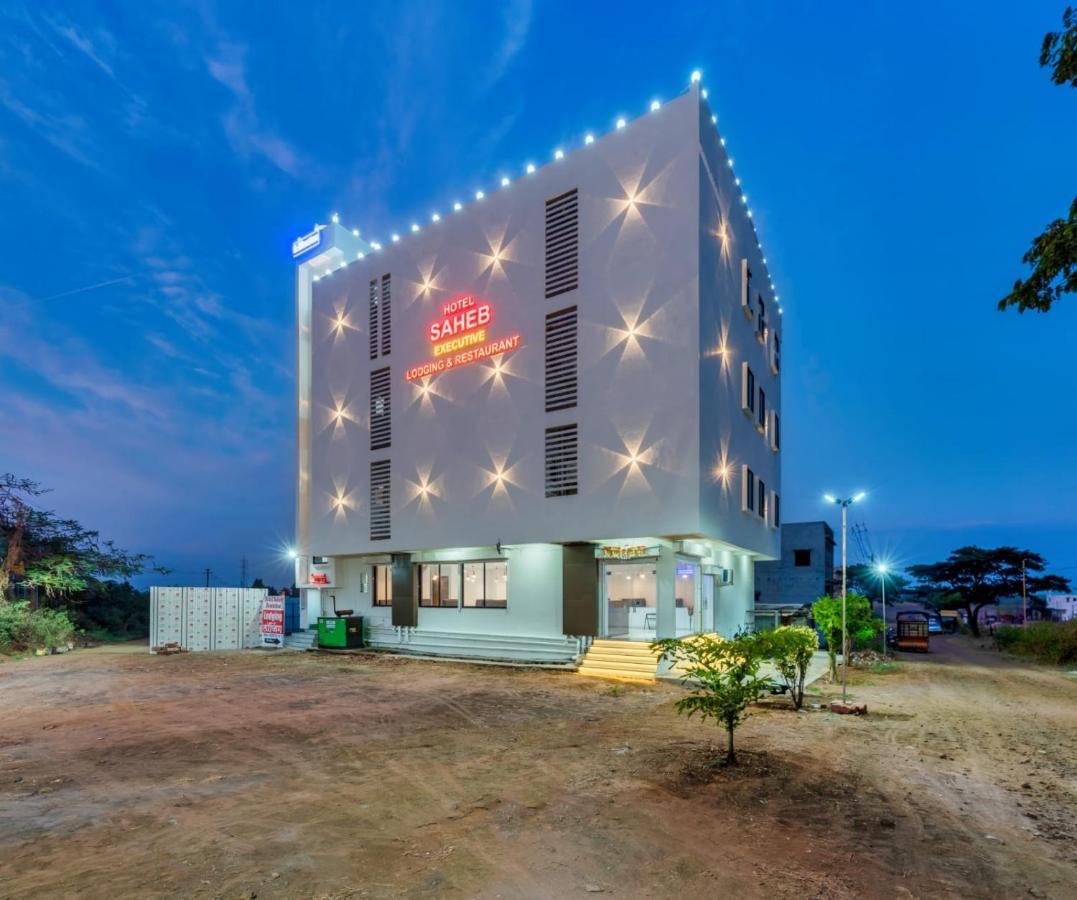 Hotel Saheb Колхапур Екстериор снимка