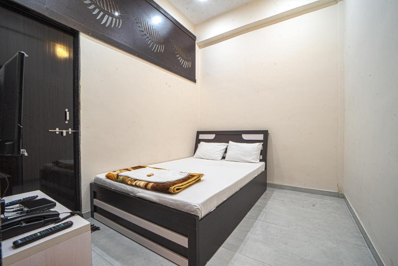 Hotel Saheb Колхапур Екстериор снимка