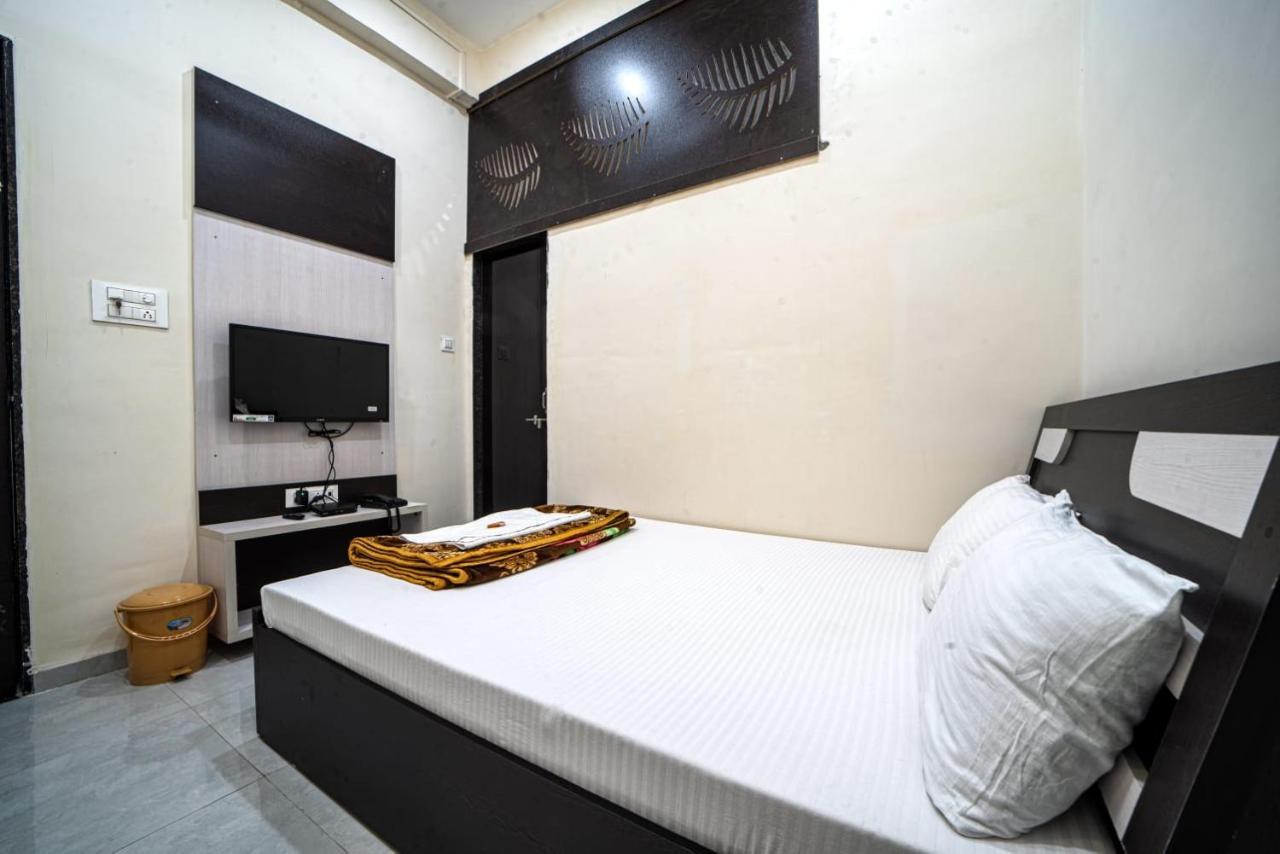 Hotel Saheb Колхапур Екстериор снимка